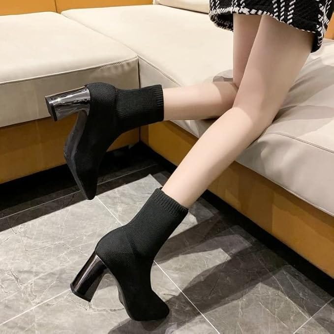 Elegante Women's All-Season Healed Boots